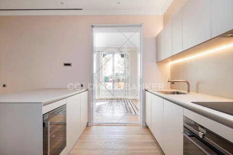 Apartamento de 3 dormitorios en venta en Barcelona, Cataluña, Spain № 5750 - foto 11