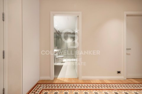 Apartamento de 3 dormitorios en venta en Barcelona, Cataluña, Spain № 5750 - foto 25