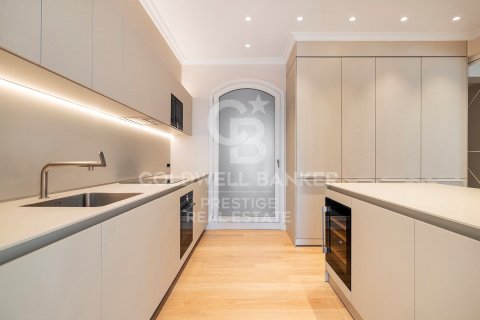 Apartamento de 3 dormitorios en venta en Barcelona, Cataluña, Spain № 5750 - foto 12