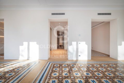 Apartamento de 3 dormitorios en venta en Barcelona, Cataluña, Spain № 5750 - foto 4