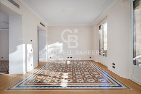 Apartamento de 3 dormitorios en venta en Barcelona, Cataluña, Spain № 5750 - foto 7