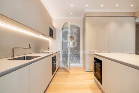 Apartamento de 3 dormitorios en venta en Barcelona, Cataluña, Spain № 5750 - foto 13