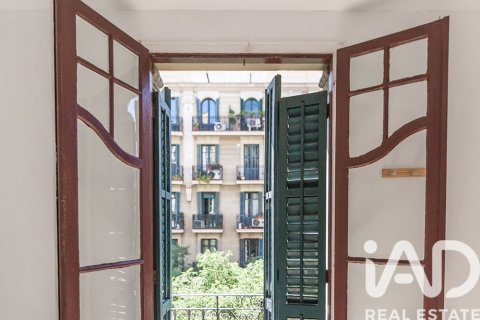 Apartamento de 4 dormitorios en venta en Barcelona, Cataluña, Spain № 7342 - foto 14