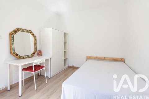 Apartamento de 4 dormitorios en venta en Barcelona, Cataluña, Spain № 7342 - foto 20