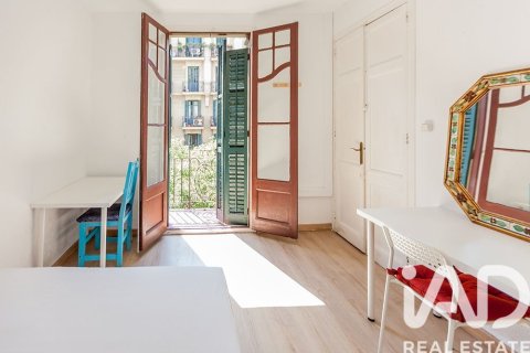 Apartamento de 4 dormitorios en venta en Barcelona, Cataluña, Spain № 7342 - foto 18