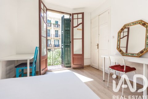 Apartamento de 4 dormitorios en venta en Barcelona, Cataluña, Spain № 7342 - foto 17