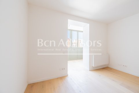 2 bedrooms apartment for sale in Barcelona, Catalonia, Spain № 2886 - photo 3