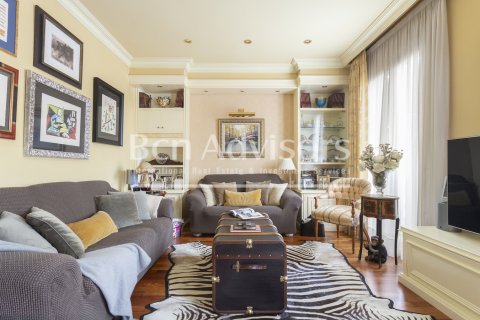 2 bedrooms apartment for sale in Barcelona, Catalonia, Spain № 2888 - photo 2