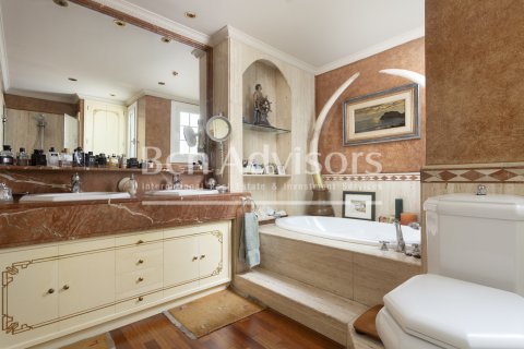2 bedrooms apartment for sale in Barcelona, Catalonia, Spain № 2888 - photo 24
