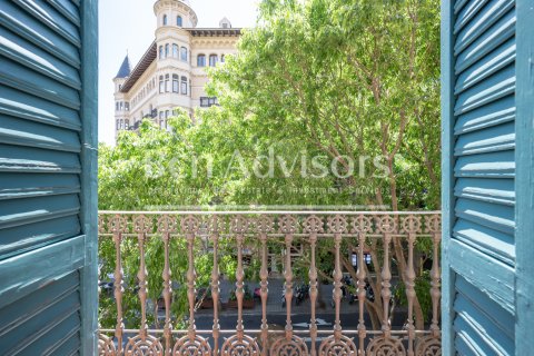 Apartamento de 3 dormitorios en venta en Barcelona, Cataluña, Spain № 2885 - foto 5