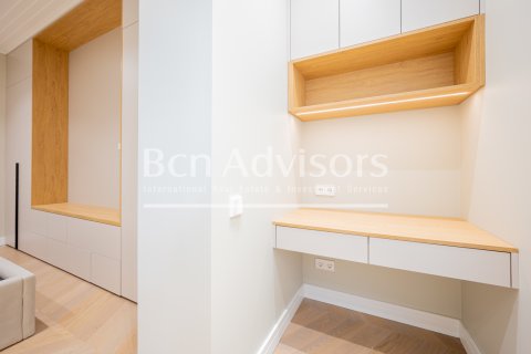 Apartamento de 3 dormitorios en venta en Barcelona, Cataluña, Spain № 2885 - foto 24