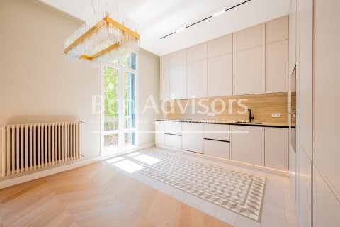 Apartamento de 3 dormitorios en venta en Barcelona, Cataluña, Spain № 2885 - foto 7