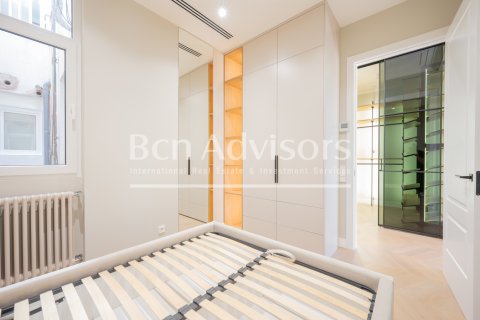 Apartamento de 3 dormitorios en venta en Barcelona, Cataluña, Spain № 2885 - foto 16