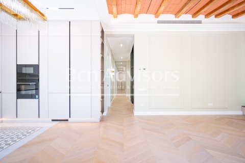 Apartamento de 3 dormitorios en venta en Barcelona, Cataluña, Spain № 2885 - foto 12