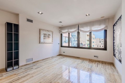 Купить квартиру в Барселона, Испания с 4 комнаты, 221м², № 6231 - фото 17