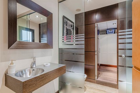 Купить квартиру в Барселона, Испания с 4 комнаты, 221м², № 6231 - фото 15