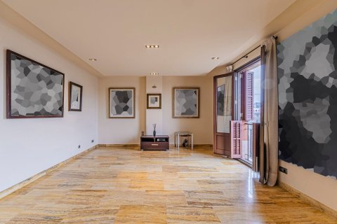 Купить квартиру в Барселона, Испания с 4 комнаты, 221м², № 6231 - фото 5