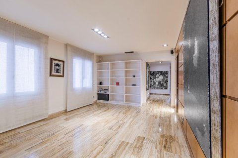 Купить квартиру в Барселона, Испания с 4 комнаты, 221м², № 6231 - фото 24
