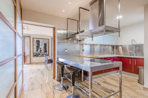 Купить квартиру в Барселона, Испания с 4 комнаты, 221м², № 6231 - фото 12