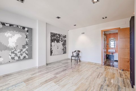 Купить квартиру в Барселона, Испания с 4 комнаты, 221м², № 6231 - фото 20