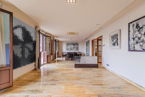 Купить квартиру в Барселона, Испания с 4 комнаты, 221м², № 6231 - фото 4