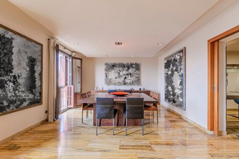 Купить квартиру в Барселона, Испания с 4 комнаты, 221м², № 6231 - фото 6