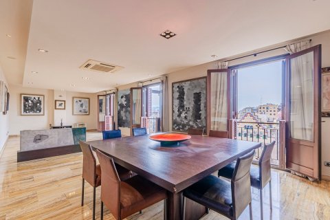 Купить квартиру в Барселона, Испания с 4 комнаты, 221м², № 6231 - фото 3