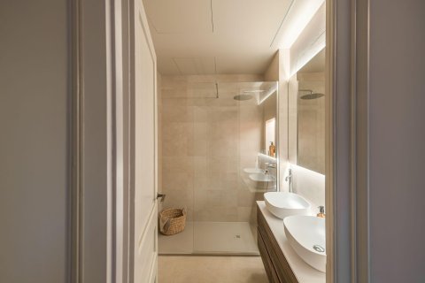 3 bedrooms apartment for sale in Barcelona, Catalonia, Spain № 6229 - photo 23
