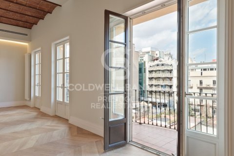 Ático de 3 dormitorios en venta en Barcelona, Cataluña, Spain № 5763 - foto 4