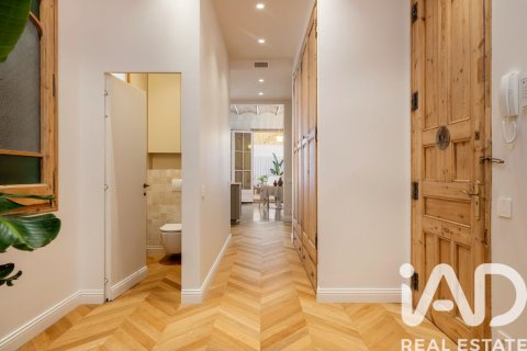 Apartamento de 3 dormitorios en venta en Barcelona, Cataluña, Spain № 4763 - foto 4