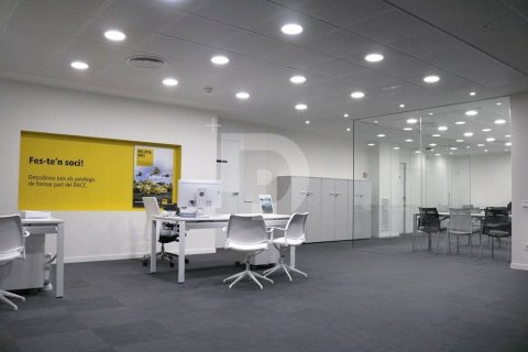 697 sq.m. office for sale in L'Eixample, Barcelona, Catalonia, Spain № 4553 - photo 3