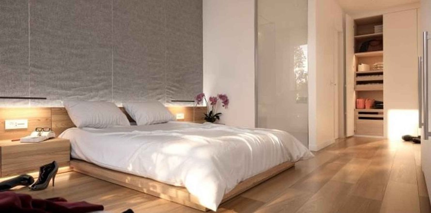 2 bedrooms apartment for sale in Enrique Granados Barcelona, Catalonia, Spain № 3419