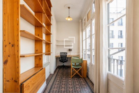 Apartamento de 3 dormitorios en venta en Barcelona, Cataluña, Spain № 7256 - foto 29