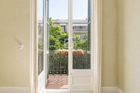 Apartamento de 3 dormitorios en venta en Barcelona, Cataluña, Spain № 7256 - foto 7