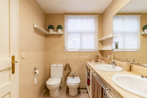 Apartamento de 3 dormitorios en venta en Barcelona, Cataluña, Spain № 7256 - foto 25