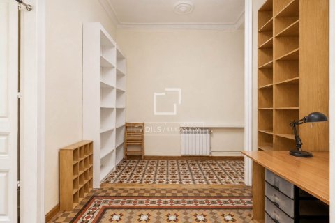 Apartamento de 3 dormitorios en venta en Barcelona, Cataluña, Spain № 7256 - foto 8