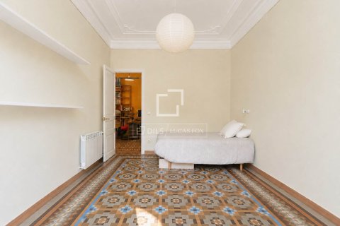 Apartamento de 3 dormitorios en venta en Barcelona, Cataluña, Spain № 7256 - foto 2