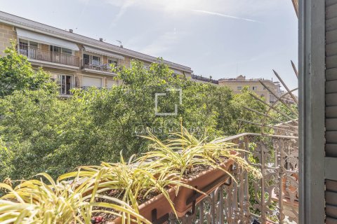 Apartamento de 3 dormitorios en venta en Barcelona, Cataluña, Spain № 7256 - foto 4