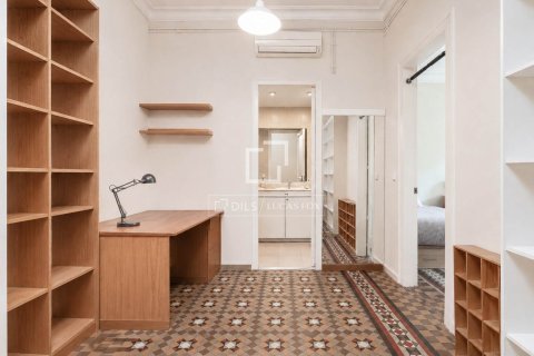 Apartamento de 3 dormitorios en venta en Barcelona, Cataluña, Spain № 7256 - foto 27