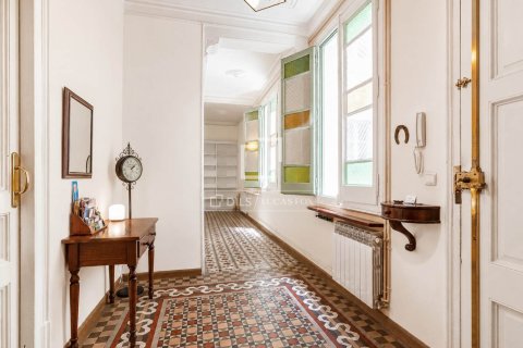 Apartamento de 3 dormitorios en venta en Barcelona, Cataluña, Spain № 7256 - foto 11
