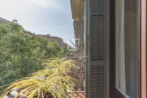 Apartamento de 3 dormitorios en venta en Barcelona, Cataluña, Spain № 7256 - foto 3