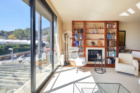 Сasa de 5 dormitorios en venta en Barcelona, Cataluña, Spain № 7934 - foto 24