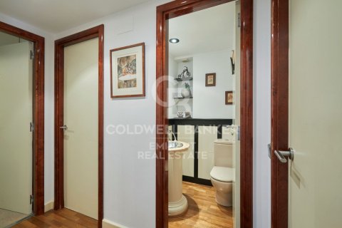 Сasa de 5 dormitorios en venta en Barcelona, Cataluña, Spain № 7934 - foto 6