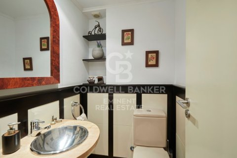 Сasa de 5 dormitorios en venta en Barcelona, Cataluña, Spain № 7934 - foto 5