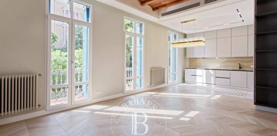 3 bedrooms apartment for sale in Eixample, Barcelona, Catalonia, Spain № 2473