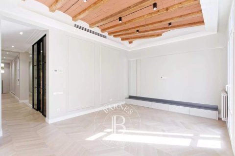 3 bedrooms apartment for sale in Eixample, Barcelona, Catalonia, Spain № 2473 - photo 11