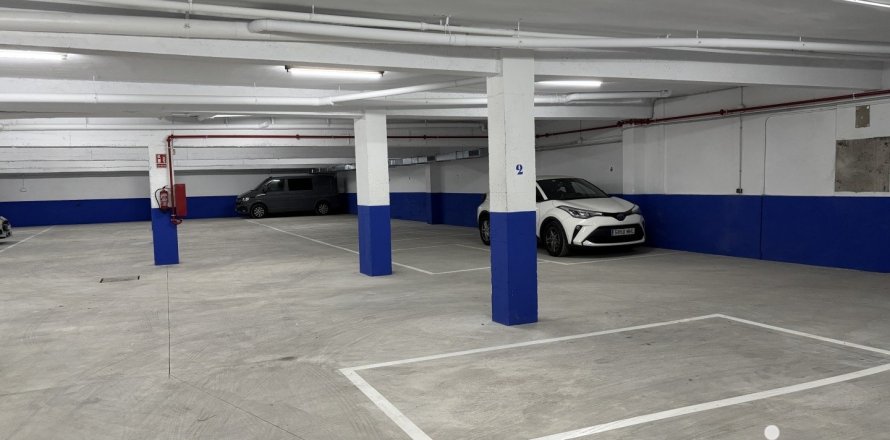 363 sq.m. parking for rent in Barcelona, Catalonia, Spain № 5134