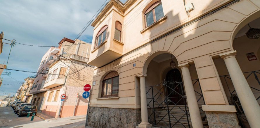 6 bedrooms townhouse for sale in El Masnou, Barcelona, Catalonia, Spain № 1652