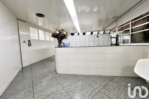 1 bedroom commercial property for sale in Barcelona, Catalonia, Spain № 8408 - photo 3