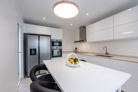 2 bedrooms apartment for sale in Barcelona, Catalonia, Spain № 8446 - photo 25